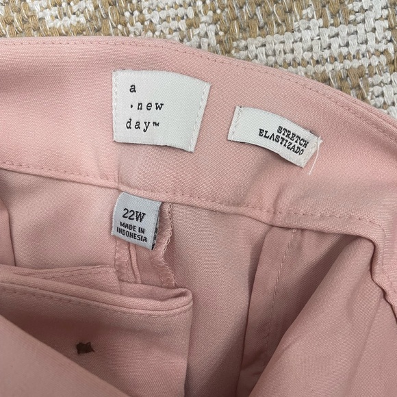 A New Day Plus Size Pleated Crop Trousers - Picture 3 of 4